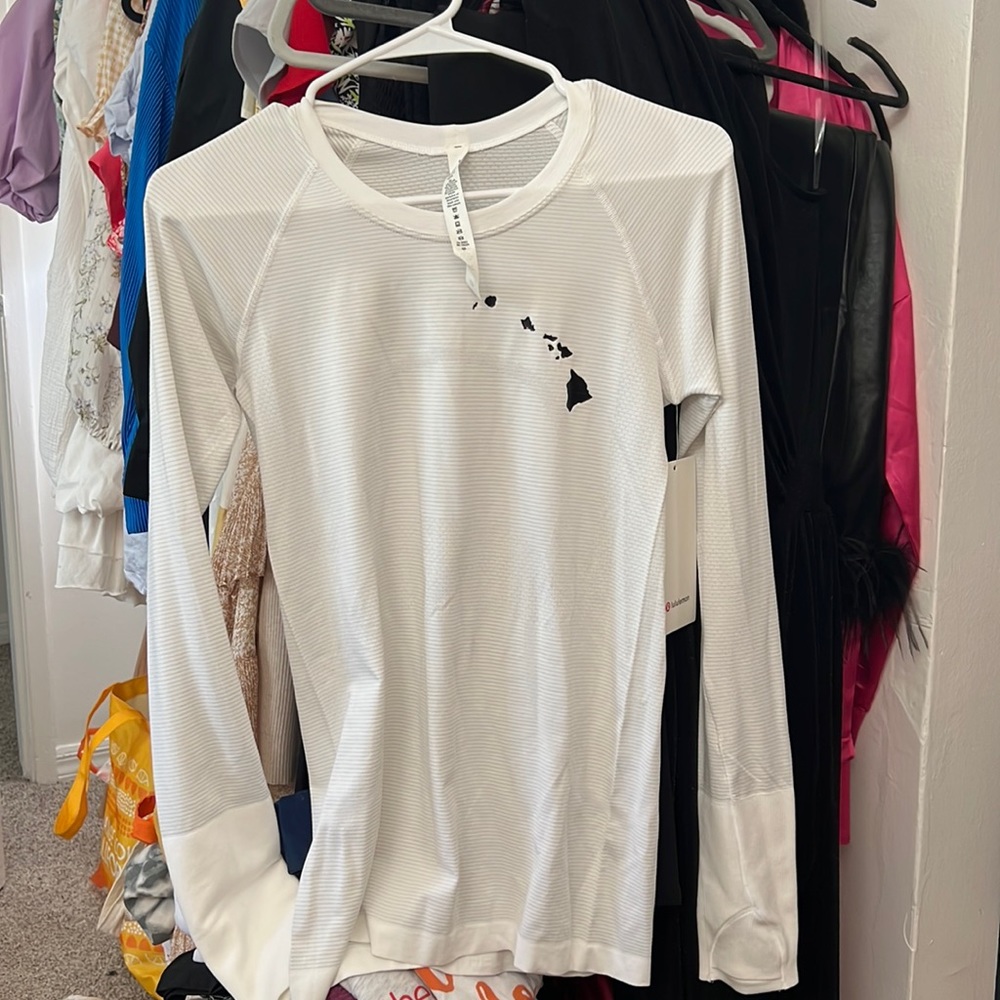 Lululemon Swiftly Tech along Sleeve 2.0 (hawaii)